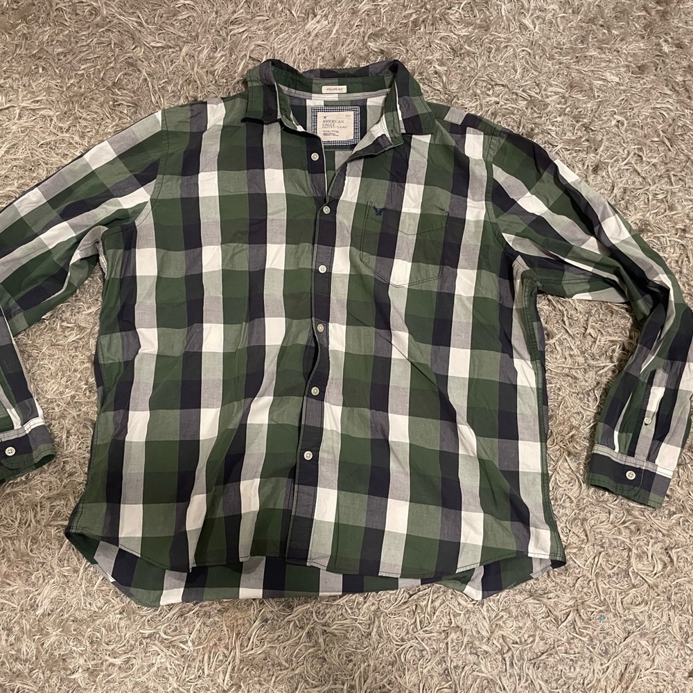 American Eagle Outfitters Plaid Shirt in Green and Navy